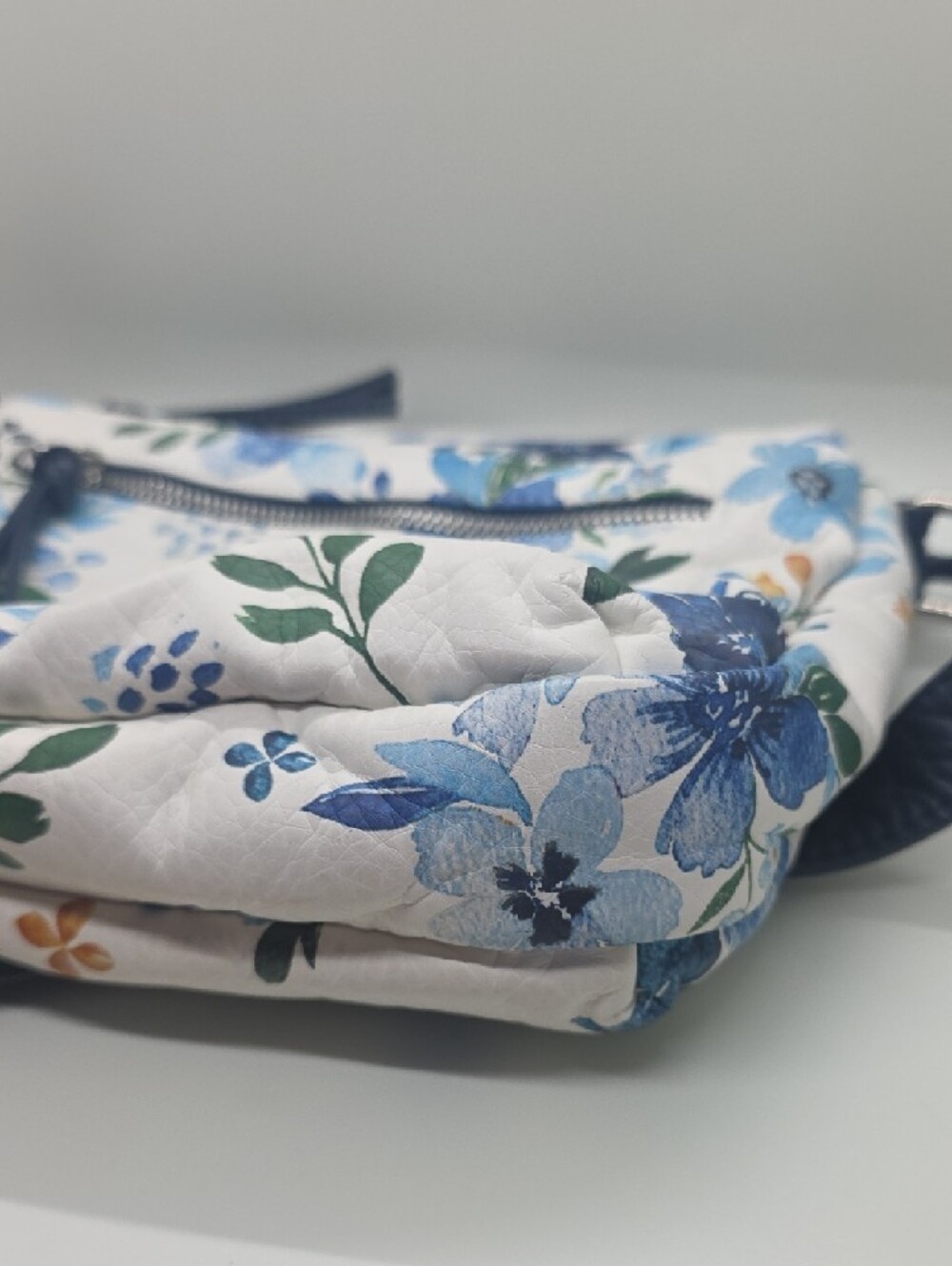 Bueno White Crossbody Bag with Blue Floral Print - Picture 5 of 6